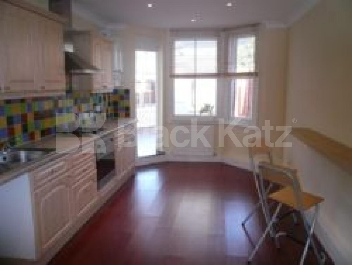 			5 Bedroom, 1 bath, 1 reception House			 Carlingford Road, TURNPIKE LANE